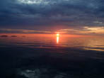 Auringonlasku merellä kuva