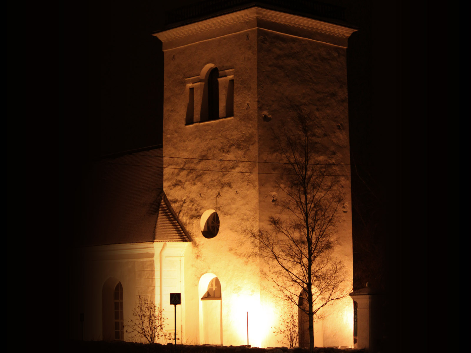 Kirkko pimeällä valaistuksessa,kirkko,valaistus,pimeä,ilta,hämärä,taustakuva 